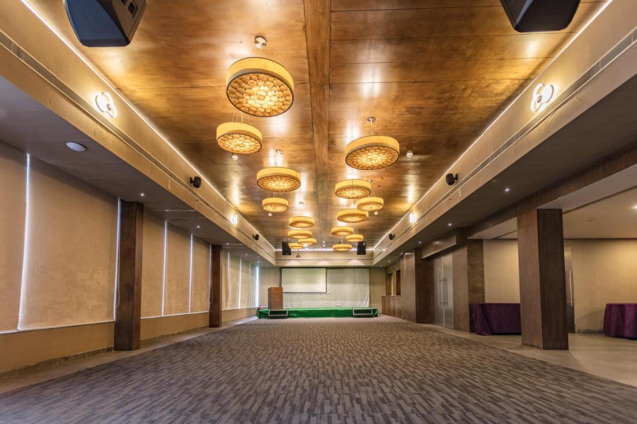 Hotel Aira Vijayawāda Esterno foto
